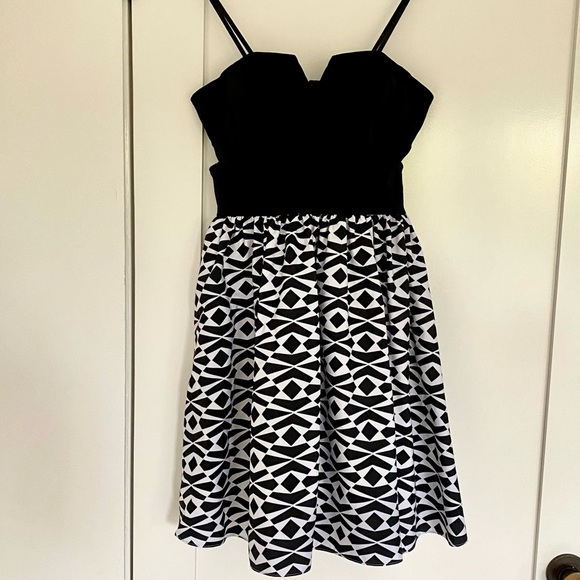 Aidan Mattox Printed Mini Dress - Size 4 - Picture 2 of 4